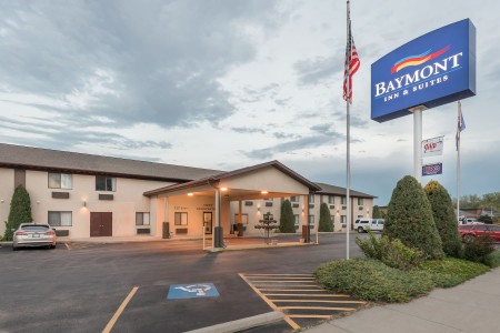  Baymont Inn & Suites 